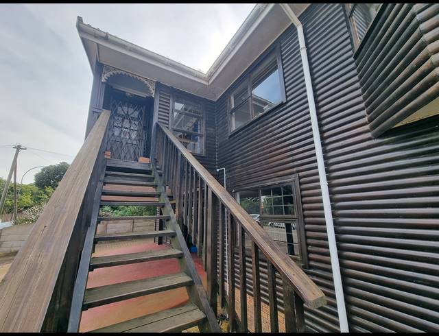 6 BEDROOM FREESTANDING FOR SALE IN DANA BAY